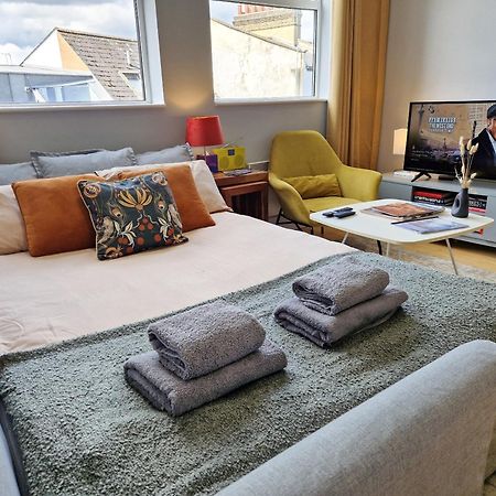 1-Bed Apartment, Close To Kensington Olympia With Free Wi-Fi & Netflix Лондон Экстерьер фото