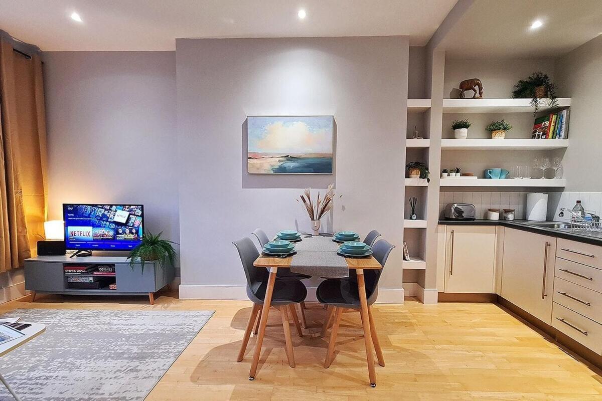 1-Bed Apartment, Close To Kensington Olympia With Free Wi-Fi & Netflix Лондон Экстерьер фото