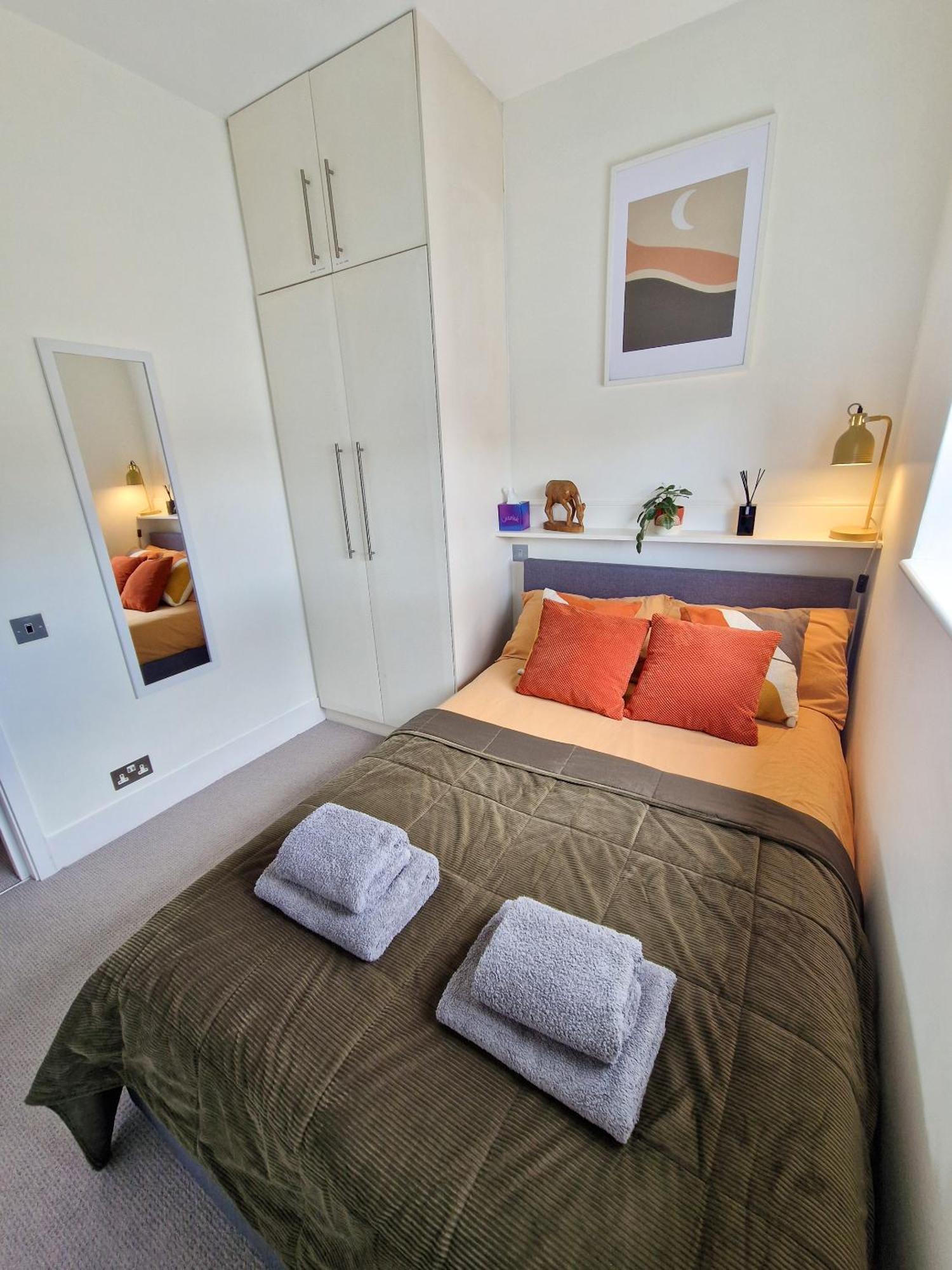 1-Bed Apartment, Close To Kensington Olympia With Free Wi-Fi & Netflix Лондон Экстерьер фото