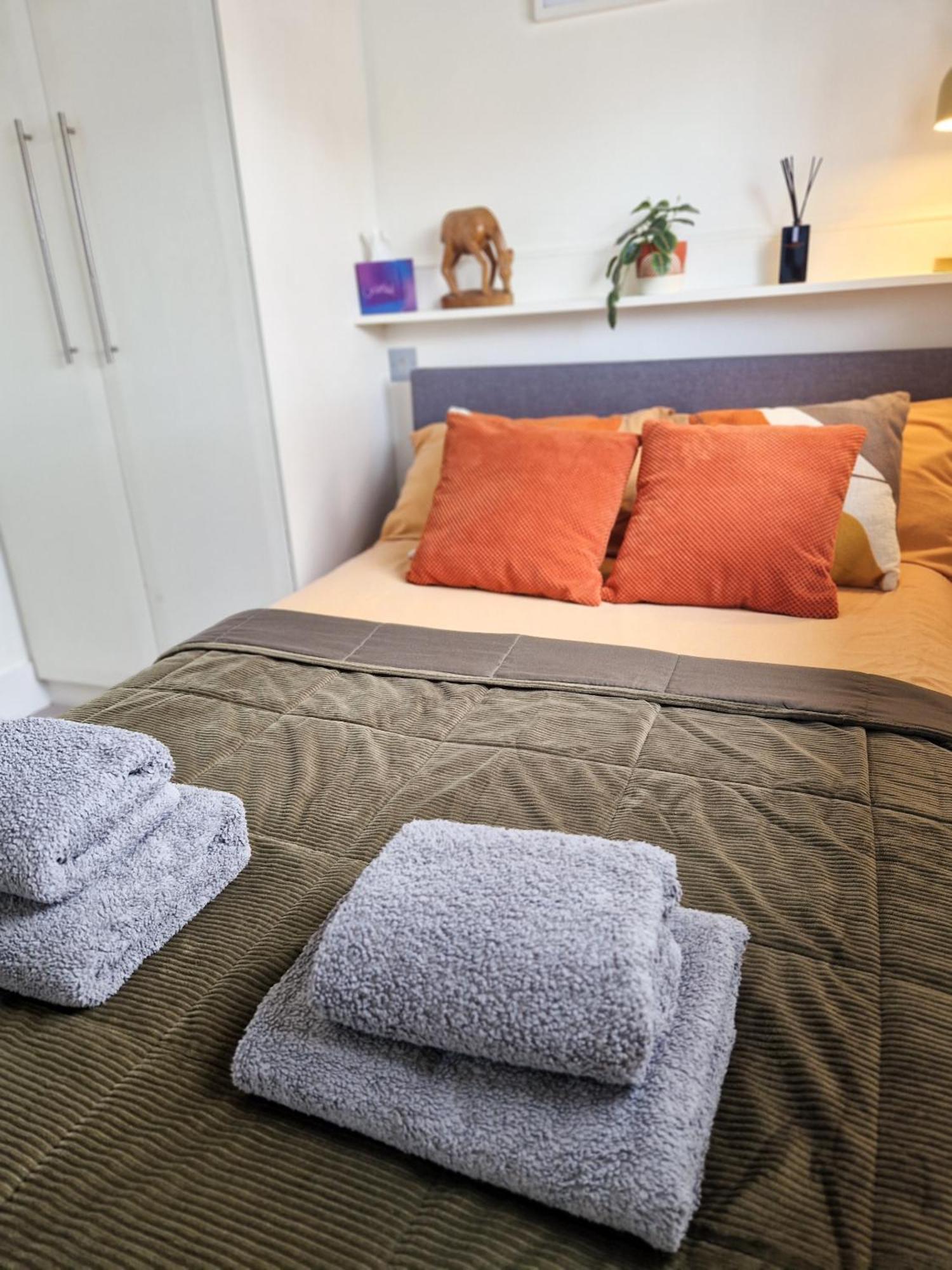 1-Bed Apartment, Close To Kensington Olympia With Free Wi-Fi & Netflix Лондон Экстерьер фото