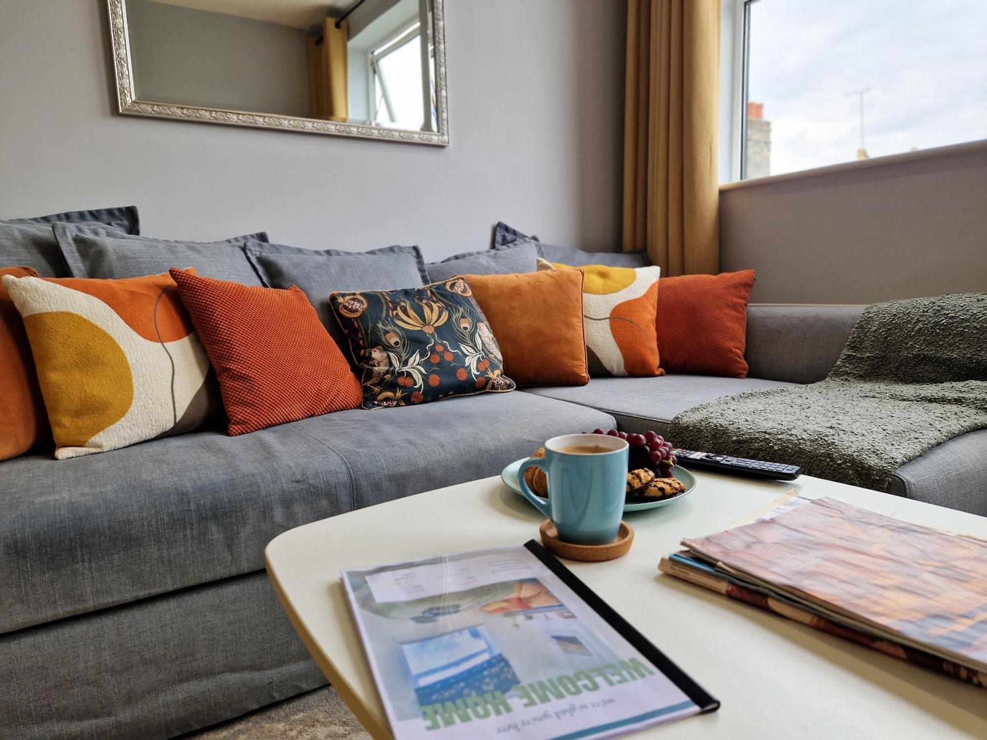 1-Bed Apartment, Close To Kensington Olympia With Free Wi-Fi & Netflix Лондон Экстерьер фото