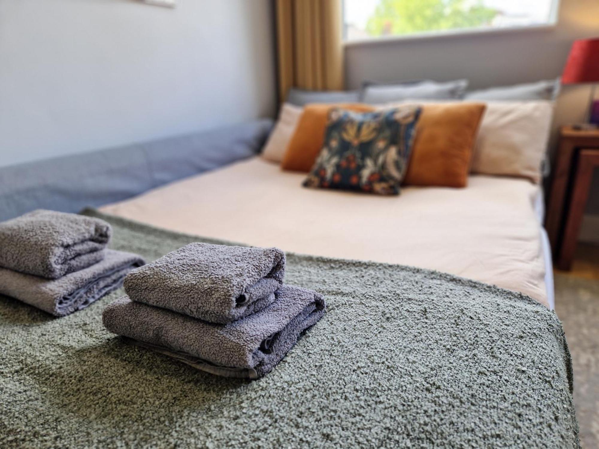 1-Bed Apartment, Close To Kensington Olympia With Free Wi-Fi & Netflix Лондон Экстерьер фото