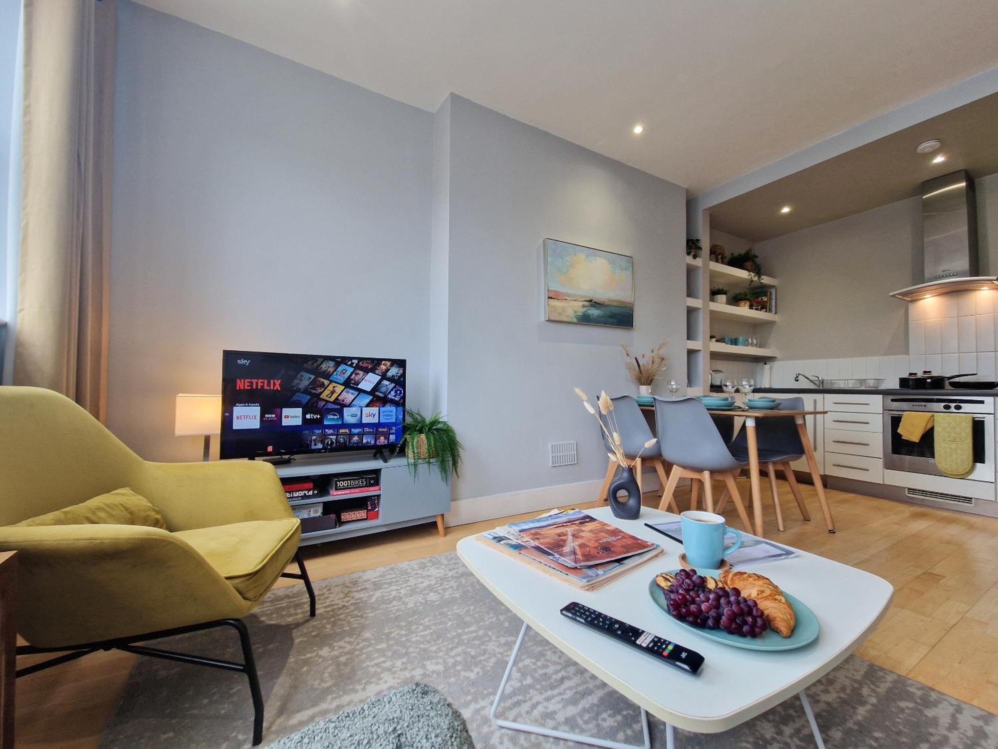 1-Bed Apartment, Close To Kensington Olympia With Free Wi-Fi & Netflix Лондон Экстерьер фото