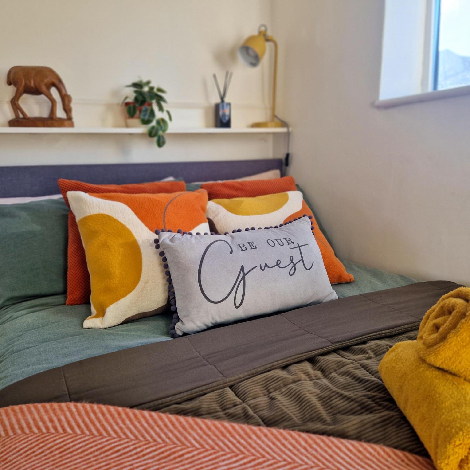 1-Bed Apartment, Close To Kensington Olympia With Free Wi-Fi & Netflix Лондон Экстерьер фото
